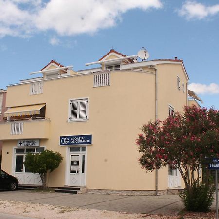 Apartments Dalmata Biograd Na Moru Luaran gambar